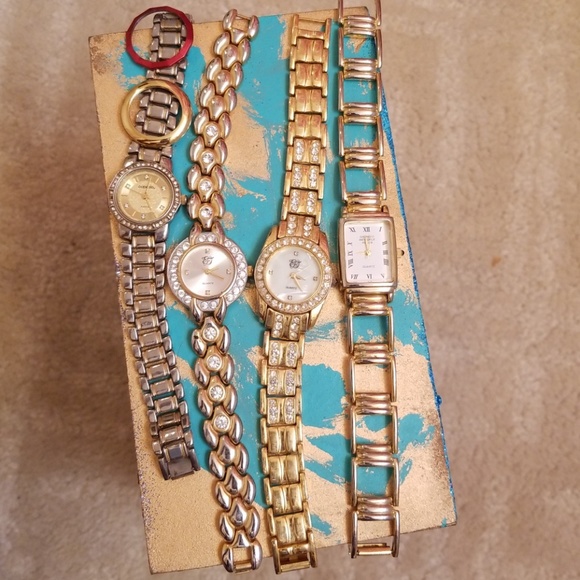 Bundle of 4 Gold tone watches NWOT heavy links - Picture 2 of 8